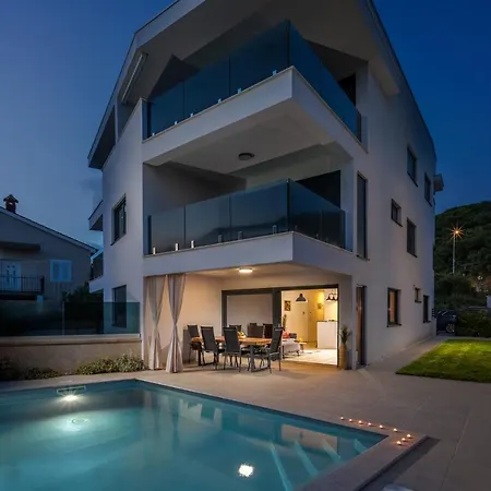 Apartment Luxury Marco Polo With A Private Swimming Pool With Salt Sea Water