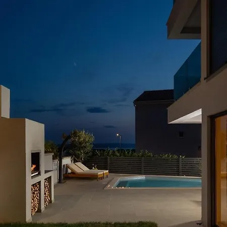 Luxury Marco Polo With A Private Swimming Pool With Salt Sea Water Apartman Punat