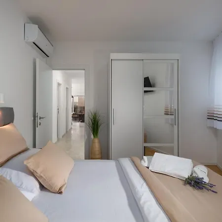 Luxury Marco Polo With A Private Swimming Pool With Salt Sea Water Punat