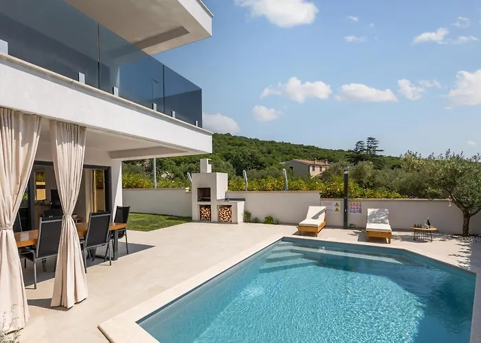 Appartamento Luxury Marco Polo With A Private Swimming Pool With Salt Sea Water Punat