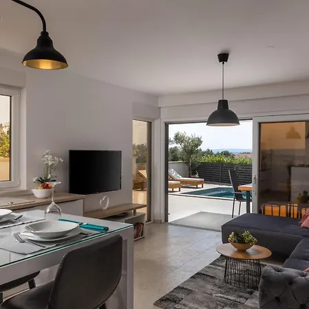 Luxury Marco Polo With A Private Swimming Pool With Salt Sea Water Apartmán Punat