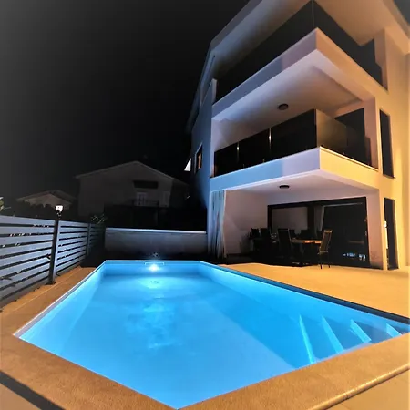 Luxury Marco Polo With A Private Swimming Pool With Salt Sea Water 아파트 *