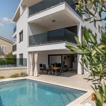 Apartment Luxury Marco Polo With A Private Swimming Pool With Salt Sea Water