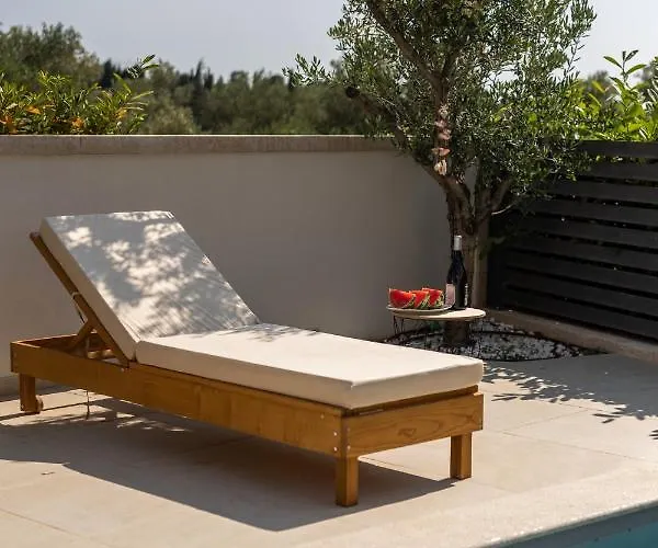 Διαμέρισμα Luxury Marco Polo With A Private Swimming Pool With Salt Sea Water *