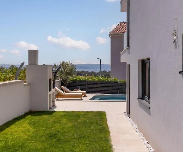 Luxury Marco Polo With A Private Swimming Pool With Salt Sea Water Punat
