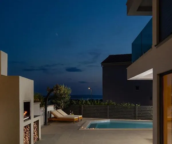 Luxury Marco Polo With A Private Swimming Pool With Salt Sea Water Διαμέρισμα Punat