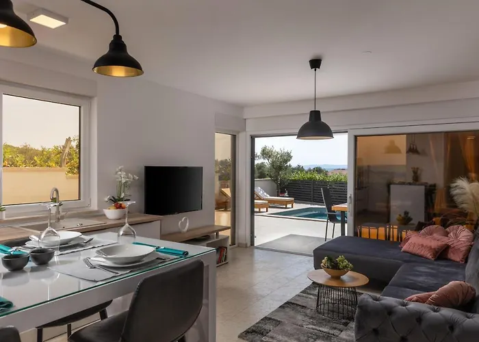 Luxury Marco Polo With A Private Swimming Pool With Salt Sea Water Διαμέρισμα Punat
