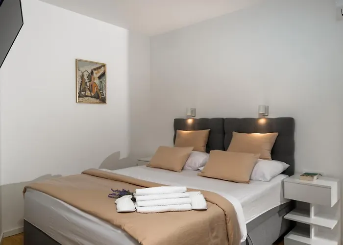 Luxury Marco Polo With A Private Swimming Pool With Salt Sea Water Διαμέρισμα Punat